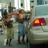 a esmola em baixa