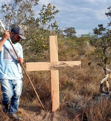 Cruz nova ajustada