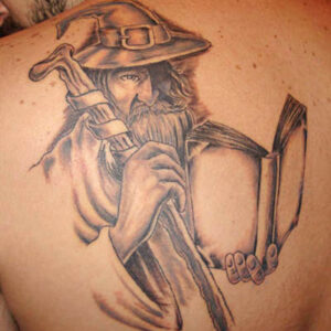 tatuagem de magos nas costas 8